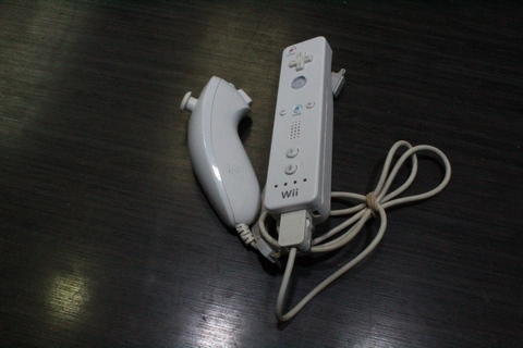Console Nintendo Wii + acc (vis tient mal le dessous) rvl-001 - Image 4
