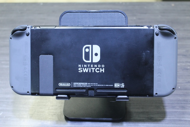Console Nintendo switch + carte sd 64 go + boite (petite cassure) hac-001 - Image 3