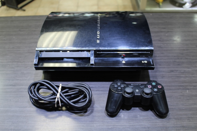 Console PS3 60 go (retrocompatible ps2) (manque porte cartes) + acc sony cecha01