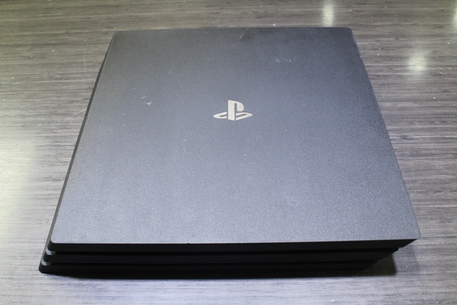 Console PS4 Pro 1To + acc SONY cuh-7215b - Image 2
