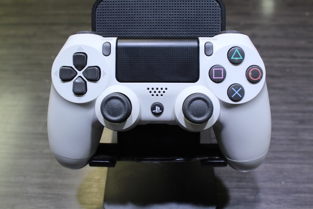 Console PS4 Pro 1To + acc SONY cuh-7215b - Image 4
