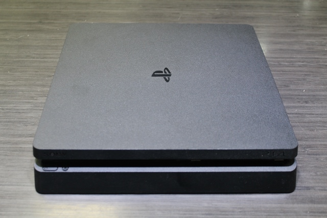 Console PS4 slim 1to + acc (manette sans marque) sony cuh-2215b - Image 2