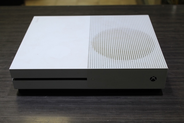 Console Xbox One S 1To + acc MICROSOFT 1681 - Image 2