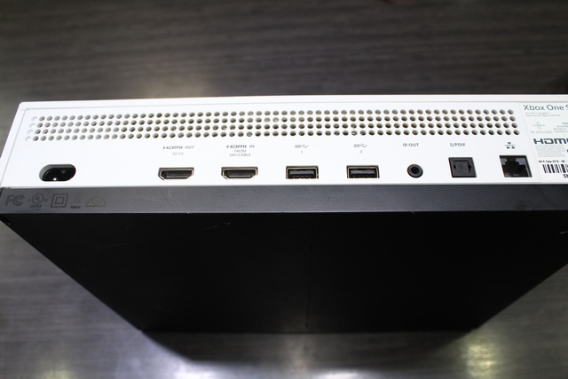 Console Xbox One S 1To + acc MICROSOFT 1681 - Image 3