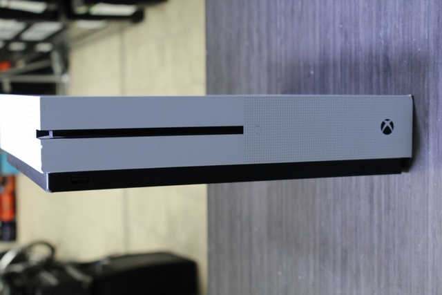 Console Xbox One S 1To + manette Microsoft 1681 - Image 3