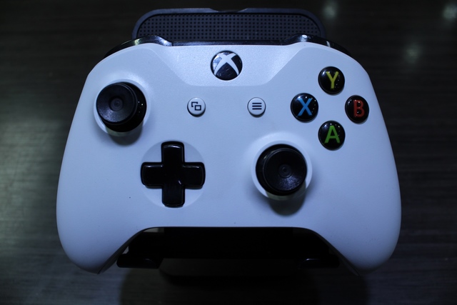 Console Xbox One S 1to + acc MICROSOFT 1681 - Image 4