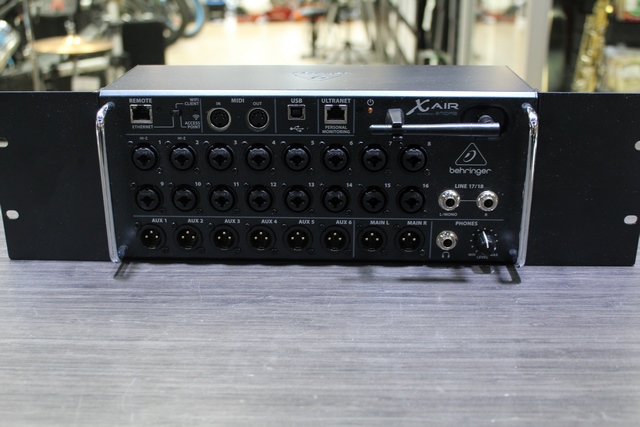 Console de mixage Digital WiFi 18 entée + RoadCasse Behringer Xair18 (application apple)
