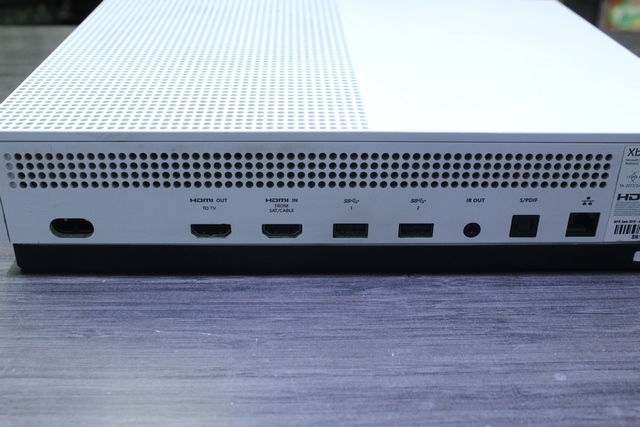 Console xbox one S 1to (lecteur non fonctionelle prise hdmi lousse) + manette MICROSOFT 1681 - Image 2