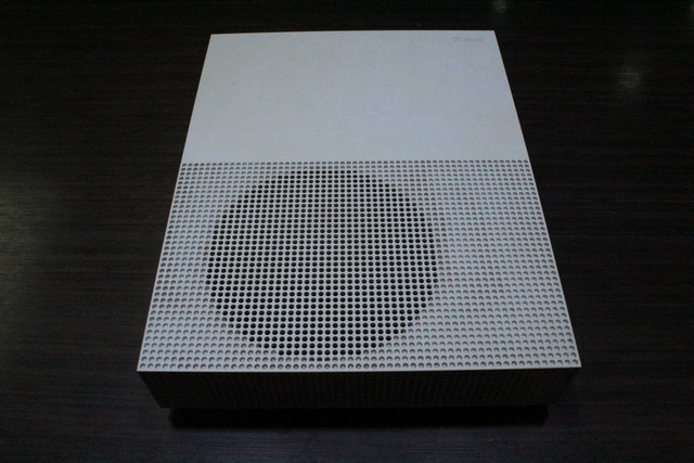 Console xbox one s 500gb (vendu en digital + manette pas officielle) + acc MICROSOFT 1681 - Image 2