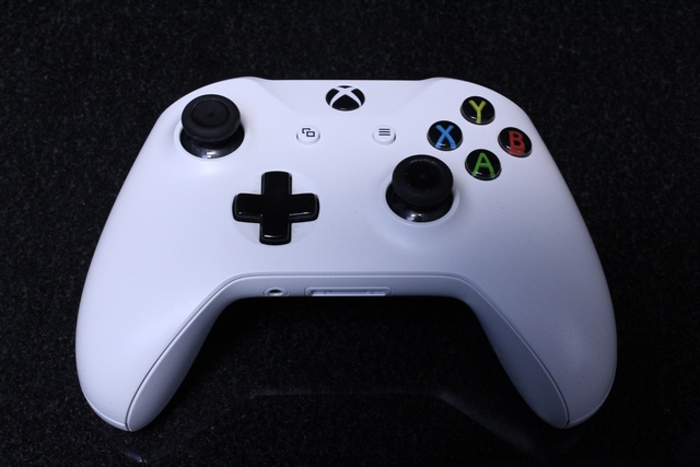 Console xbox one x + Acc microsoft 1787 - Image 3
