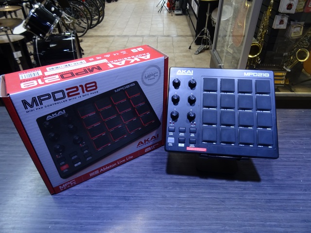 Controleur a pad (Midi Pad Controler) Akai mpd218