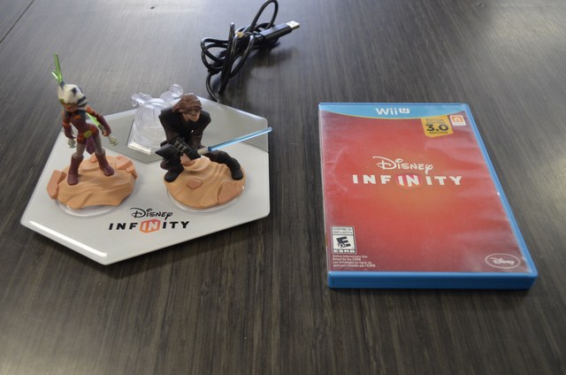 Disney Infinity 3.0+2 figurine + portail Nintendo WiiU