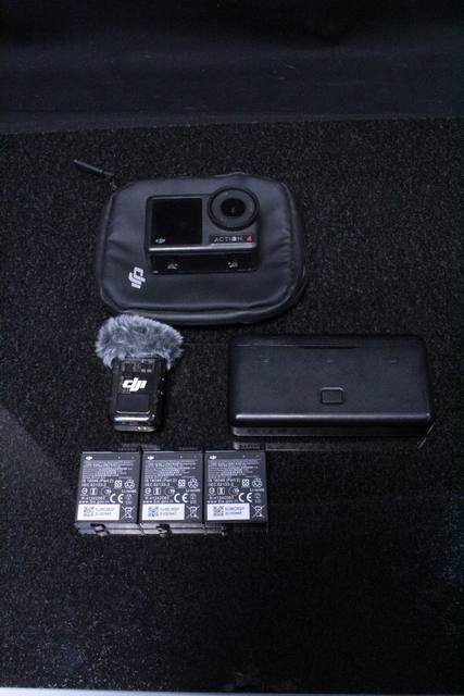 ENSEMBLE CAMERA DJI + 3 BATTERIE + 2 MICRO + ACC ACTION 4 AC3H - Image 2