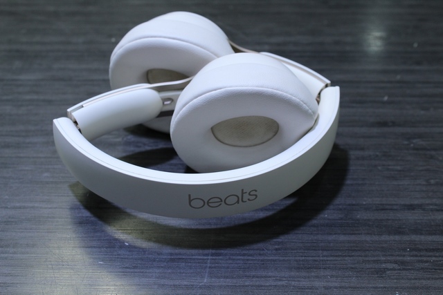 Écouteur Beats Solo Pro A1881 - Image 2