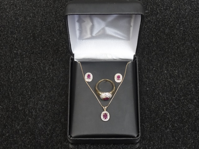 Ensemble 10 Bijoux en or (4 Mxc 2 B.O + Pendentif + Bague Ruby + Diamant) Or jaunes (10k-8.9g)