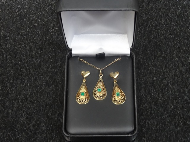 Ensemble 12 Bijoux en or (4 Mxc Chaine + 2 B.O + Pendentif Émeraude) Or jaunes (18k-4.98g)
