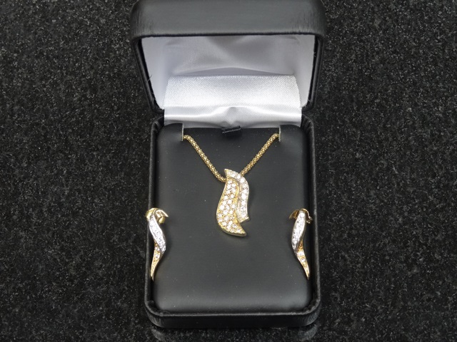 Ensemble 15 Bijoux en or (4 Mxc 2 B.O + Chaine + Pendentif + Zircon) Or jaunes (18k-12g)