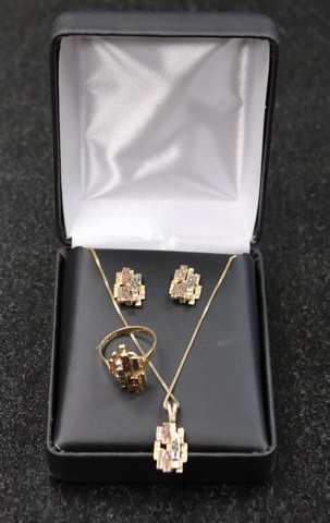 Ensemble 2 Bijoux en or (5 Mxc 2 B.O + Pendentif + Chaine + bague 3 couleur) Or jaunes (10k-12g)
