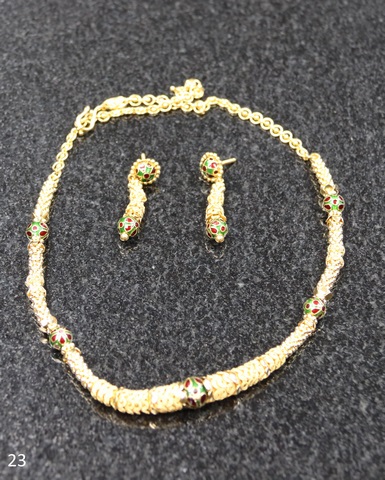 Ensemble 23 Bijoux en or (Chaine et boucle oreille multi couleur) Or jaunes (24k-39.7g)