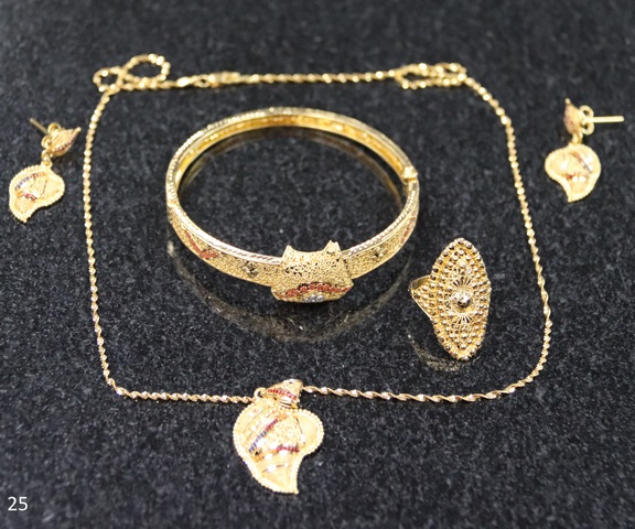 Ensemble 26 Bijoux en or (Bague + B.O. + Bracelet + chaine + pendentif) Or jaunes (24k-35.9g)