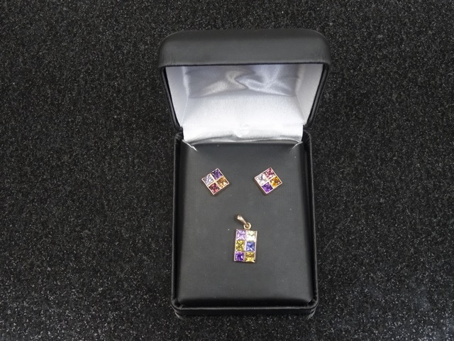 Ensemble 3 Bijoux en or (3 Mxc 2 B.O + Pendentif pierre multicouleur) Or jaunes (14k-5.6g)
