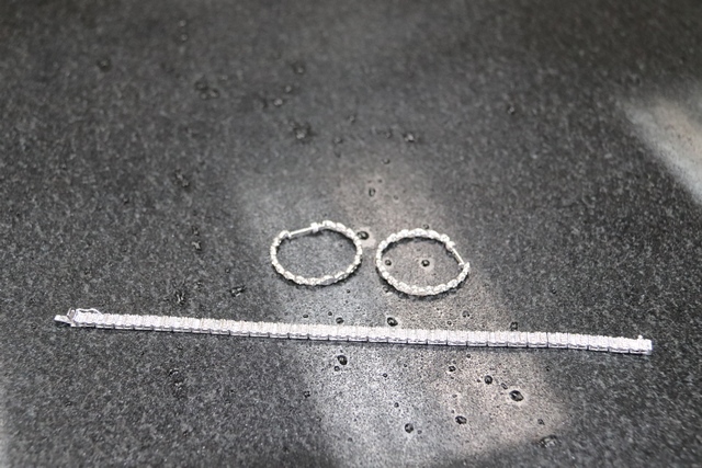 Ensemble 33 Bijoux en or ( Bracelet + boucle oreille Diamant ) Or Blanc (10k-20g)