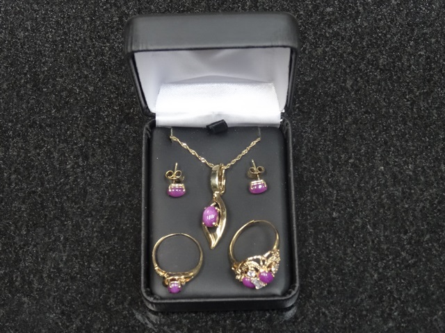 Ensemble 4 Bijoux en or (6 Mxc 2 B.O + 2 Bague + Chaine + Pendentif Saphir rose Étoilé Zircon) Or jaunes (10k-11.04g)