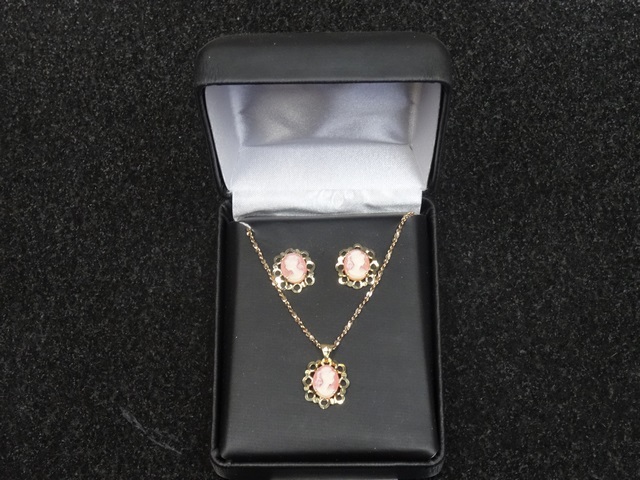 Ensemble 9 Bijoux en or (4 Mxc Chaine + 2 B.O + Pendentif Camay) Or jaunes (10k-6.08g)