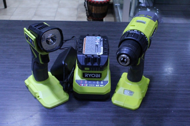 Ensemble Ryobi outil +1batterie +chargeur p553/pcl206/pcl660/pcl500 - Image 2
