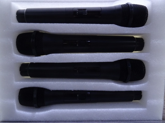 Ensemble de 4 Microphone sans Fils PROFESSIONAL WIRELESS MICROPHONE - Image 2