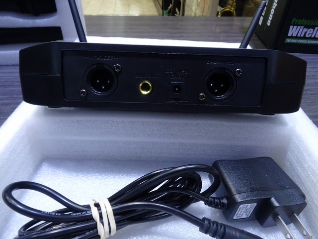 Ensemble de 4 Microphone sans Fils PROFESSIONAL WIRELESS MICROPHONE - Image 4