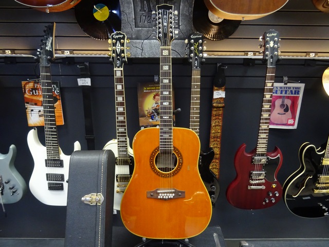 GUITARE ACOUSTIQUE Setup en GAUCHERE 12 CORDES 1967 EKO RANGER XII