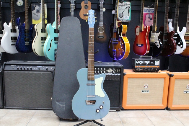 GUITARE ELECTRIQUE DANELECTRO 56 U2 reissus 90s
