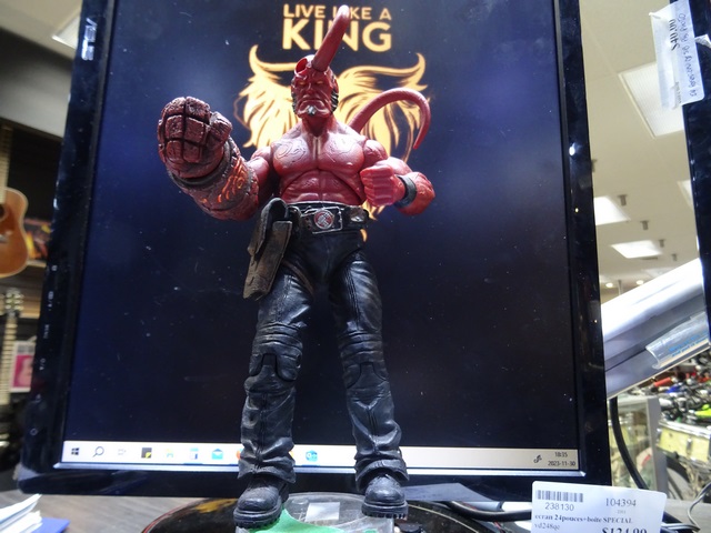 Hellboy (loose) Mezco Toyz