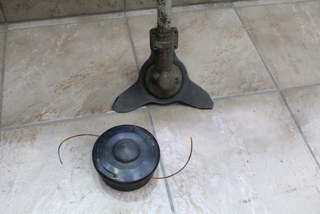 MOTEUR + BALAIS + LAME + COUPE HERBE STHIL KM111R - Image 3