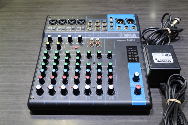 Mixer 10 entre Yamaha MG10