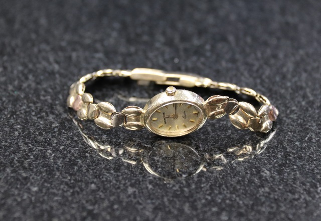 Montre de Qualité 10 Montre en or (GENEVE) Or jaunes (14k-18.6g)
