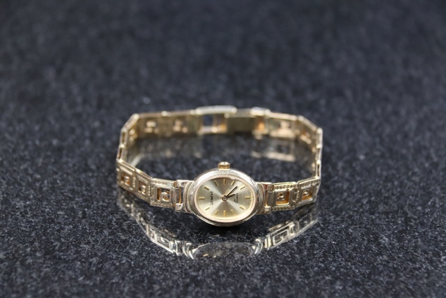 Montre de Qualité 5 Montre en or (GENEVE) Or jaunes (14k-21.8g)