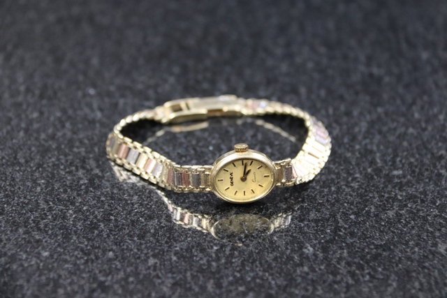 Montre de Qualité 9 Montre en or (GENEVE) VITRE CASSÉ Or jaunes (14k-19.7g)