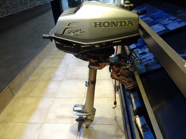 Moteur a Bateau 4 temps Honda Four-2HP - Image 4
