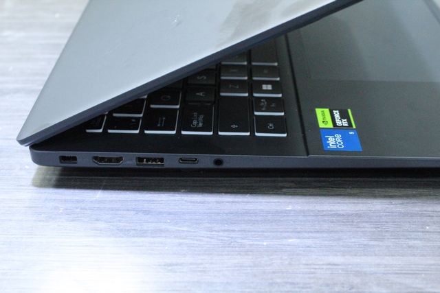 Ordinateur portable Asus v3607v - Image 3