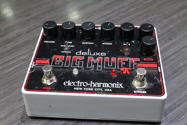 PEDALE SUSTAIN FUZZ ELECTRO HARMONIX DELUXE BIG MUFF
