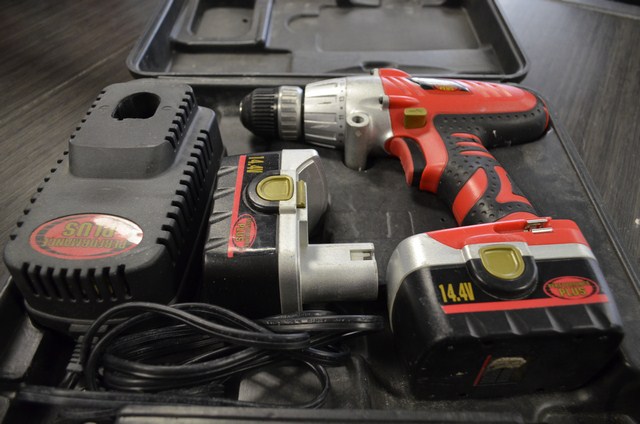 PERCEUSE 2 BATTERIES king canada 14 volt