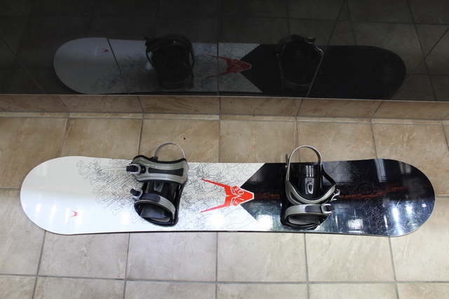 PLANCHE A NEIGE (SNOWBOARD) AVEC FIX 151CM FIREFLY RIOT 151CM