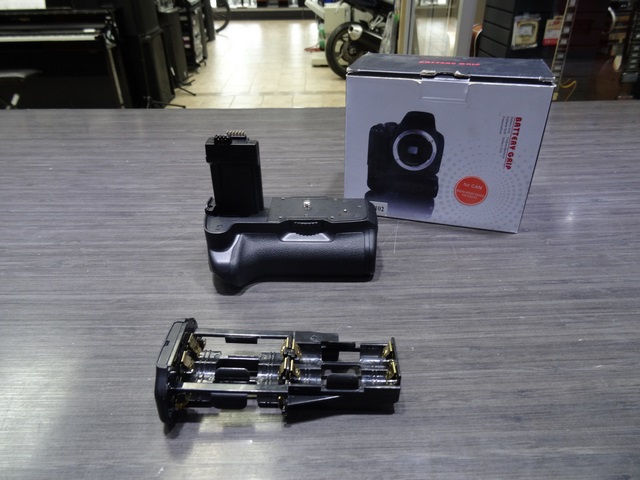 POIGNÉE DE BATTERIE (BATTERY GRIP) NA BP-C450