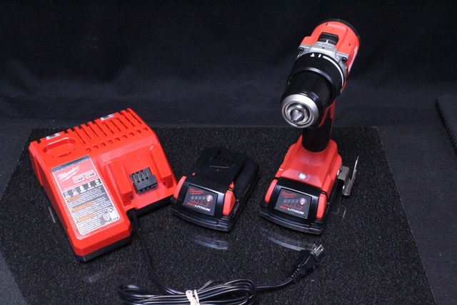 Perceuse + 2 batteries M18 2.0ah + Chargeur + Sac milwaukee 3602-20 - Image 2