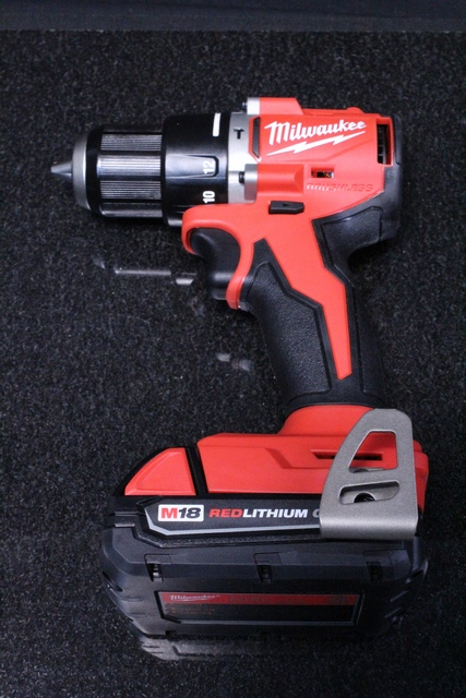 Perceuse + 2 batteries M18 2.0ah + Chargeur + Sac milwaukee 3602-20 - Image 3