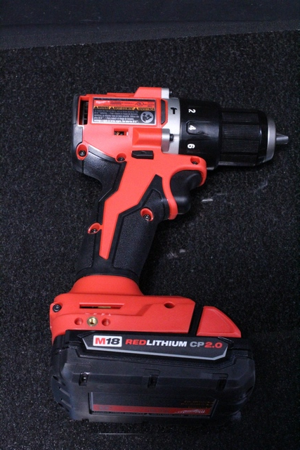 Perceuse + 2 batteries M18 2.0ah + Chargeur + Sac milwaukee 3602-20 - Image 4