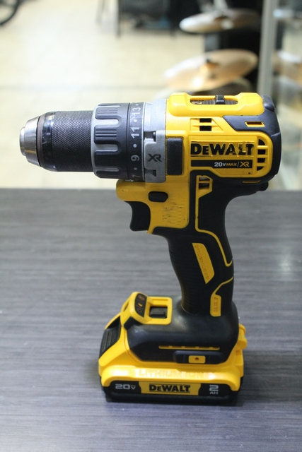 Perceuse Dewalt+ 2 batterie + chargeur + sac dcd791/ dcb203 - Image 2