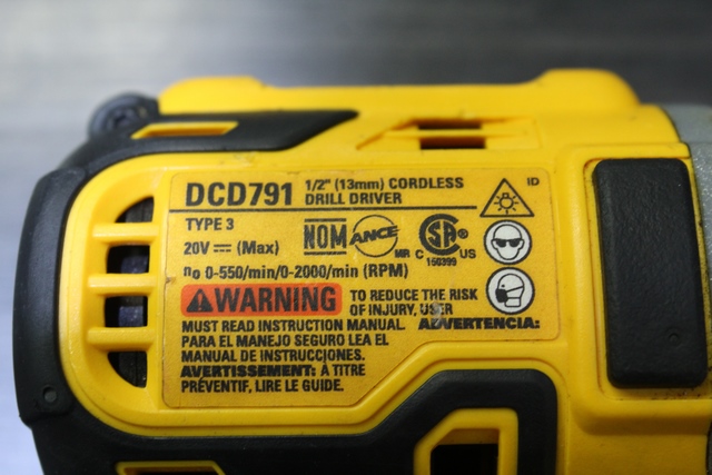 Perceuse Dewalt+ 2 batterie + chargeur + sac dcd791/ dcb203 - Image 3